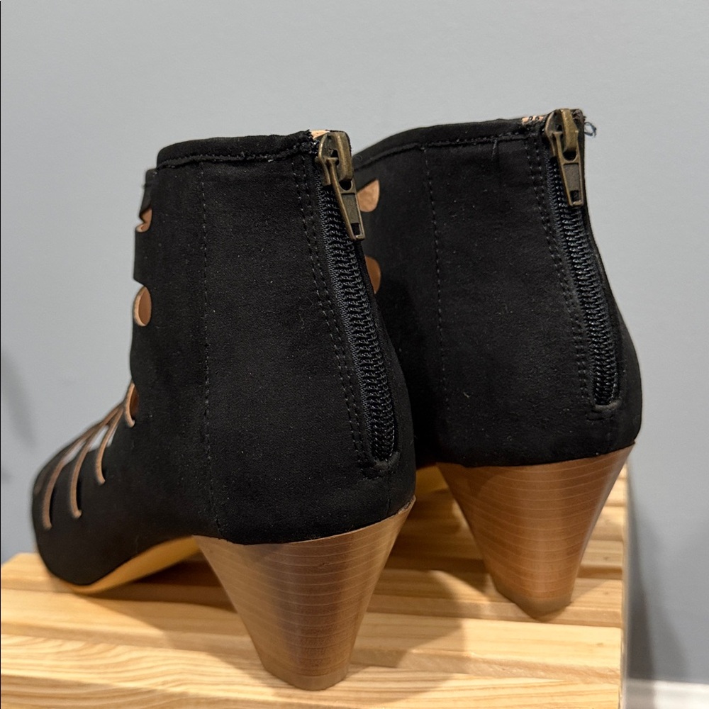 Black Cutout Ankle Booties Peep Toe Heels Versatile Everyday Chic Diane Gilman 9 - Picture 3 of 13